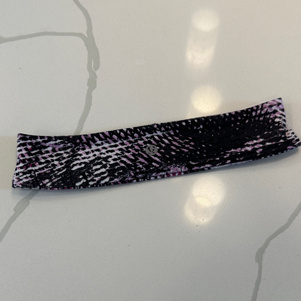 Lululemon fly away tamer 2.0 Seawheeze headband purple black white